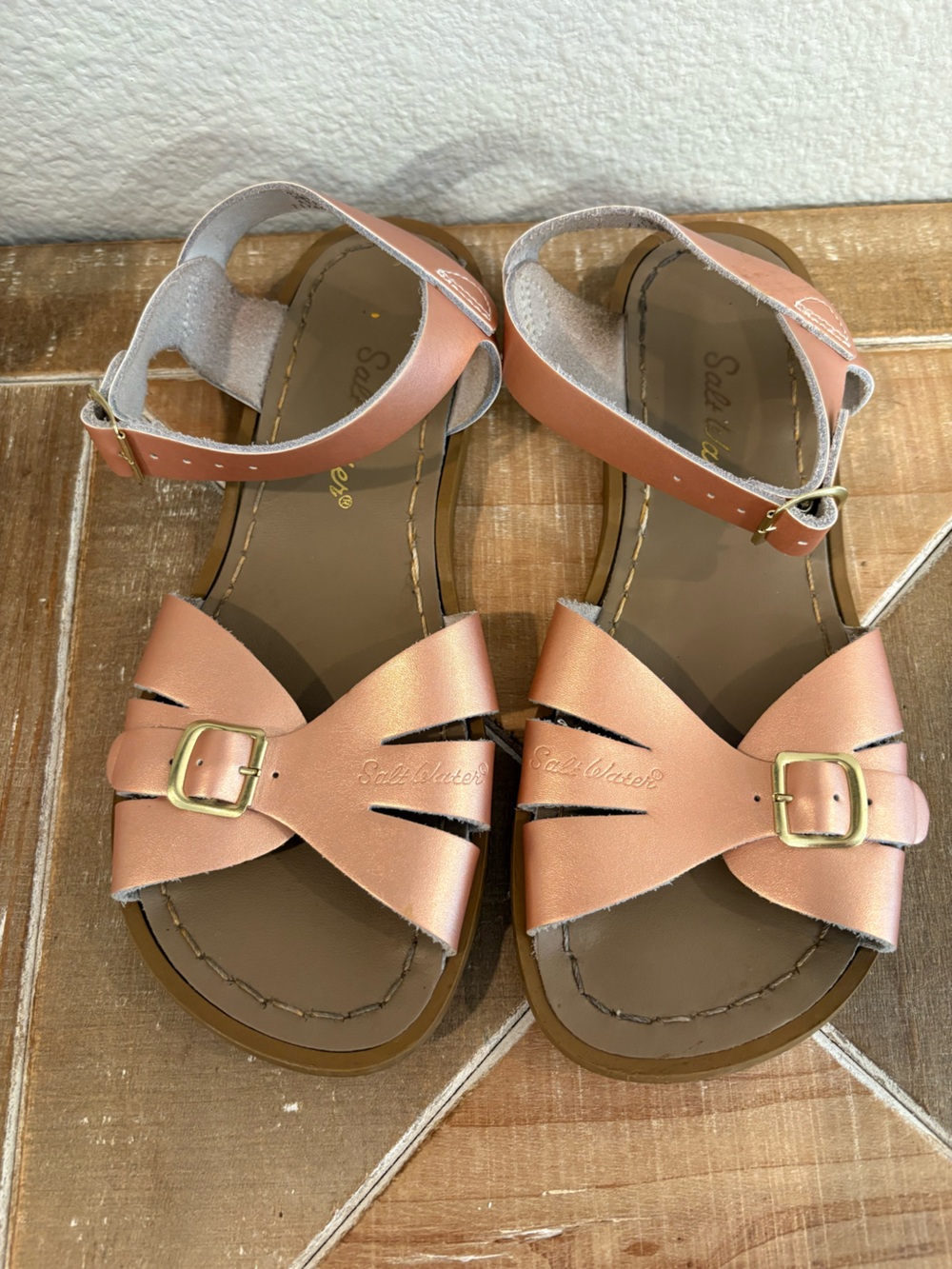 Salt Water Sandals by Hoy Original Waterproof Rose Gold Leather Size 3 Big Girls - Picture 4 of 6